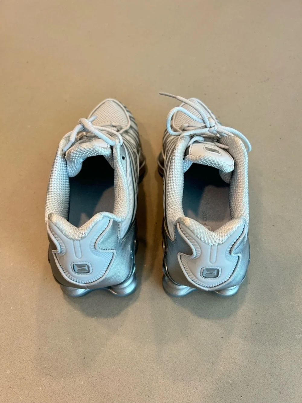 Nike Shox TL Metallic Silver Trainer 
*NEVER WORN* - Picture 7 of 7